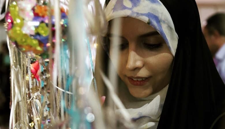 عکس/ مجری چادری مشهور پیامک کشف حجاب دریافت کرد!