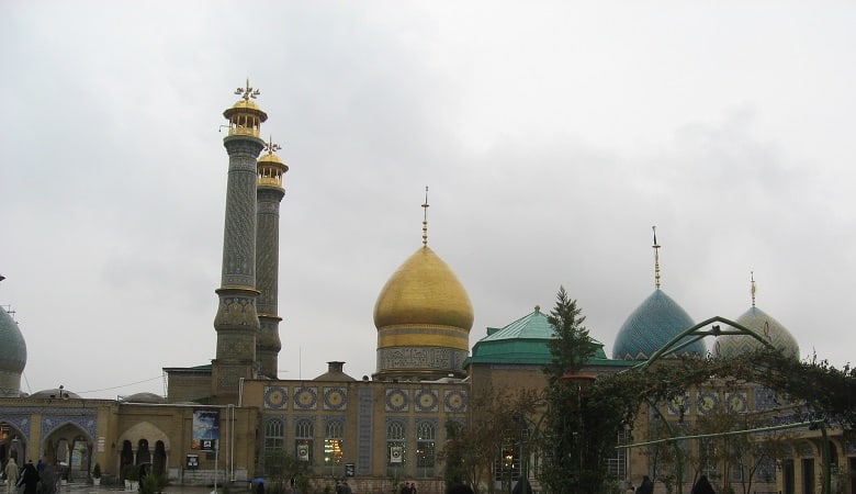 عکس/ خانم بازیگر با بچه‌هایش در شاه عبدالعظیم دیده شد!