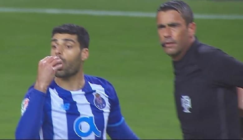 ویدئو/ مهدی طارمی وسط زمین افطار کرد!