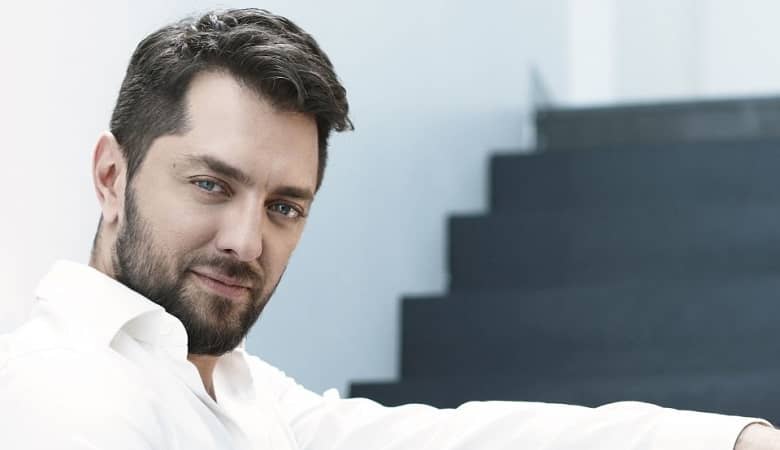 آبتنی کردن “بهرام رادان” در یک مکان رویایی/ عکس