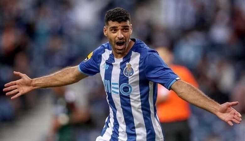 عکس/ مهدی طارمی بی‌خیال هواداران رقیب نمی‌شود!