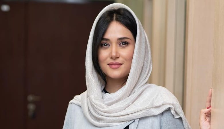 ویدئو/ پریناز ایزدیار با این مدل مو و لباس بیست سال جوان شد!