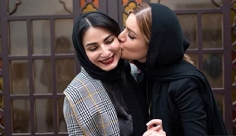 تصاویر/ ژست‌های فوق دوستانه این دو بازیگر در گذران سال‌ها