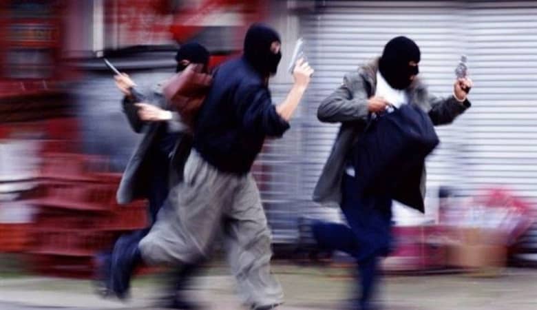 ویدئویی هولناک از سرقت مسلحانه از یک طلافروشی در ایلام