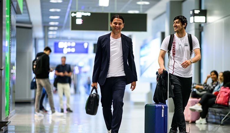 ویدئو/ شیرین کاری سردار آزمون در فرودگاه جلوی مردم!