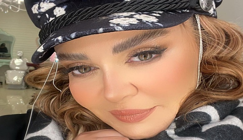 پوشش دلقک وار “بهاره رهنما” در پاریس سوژه شد/ عکس