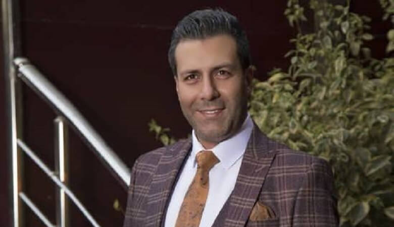 “آقای بازیگر” ژست پولدارها را گرفت/ عکس