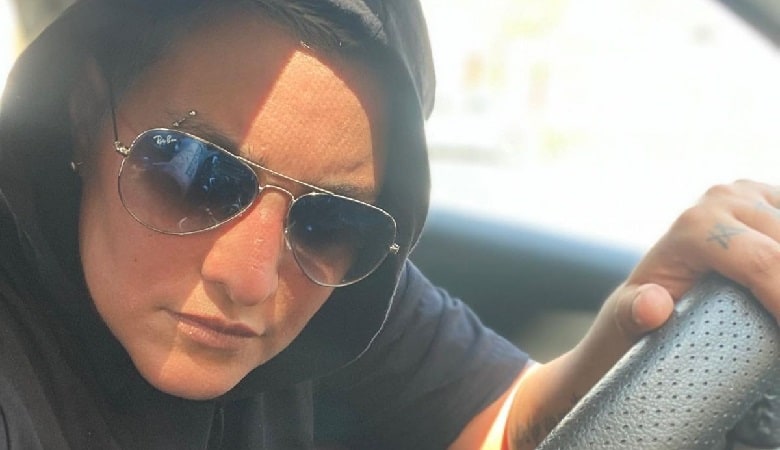 عکس/ علاقه بی‌حد و حصر مادر دارا حیایی به دلار!