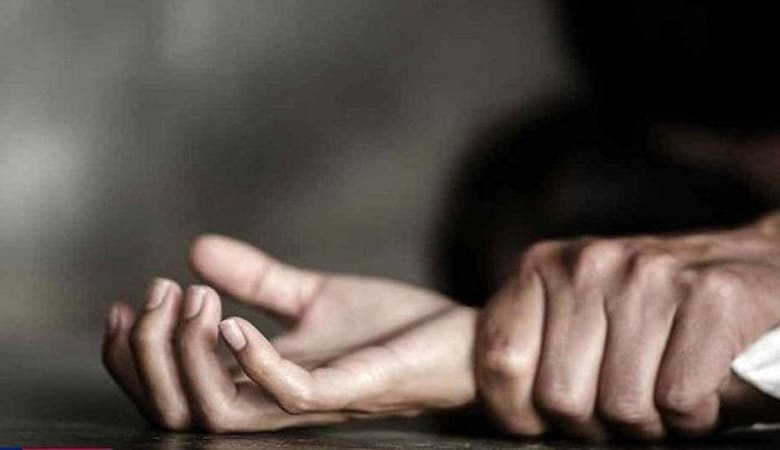 دختر دانش آموز: مرد شیطان صفت با عکس‌های یک پسر زیبا مرا اغفال کرد!