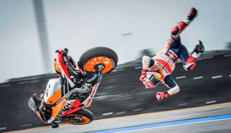 ویدئو/ ایربگ یک موتورسوار چگونه او را در برابر مرگ نجات داد!