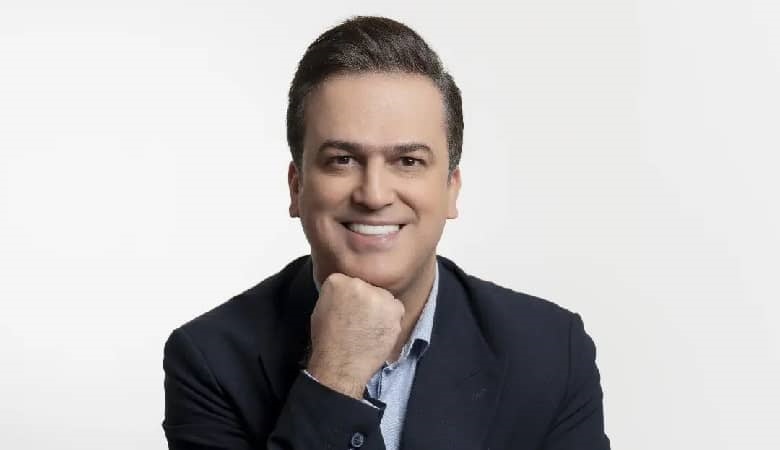 تصاویر/ گشت و گذار حامد آهنگی به همراه همسر و فرزندش!