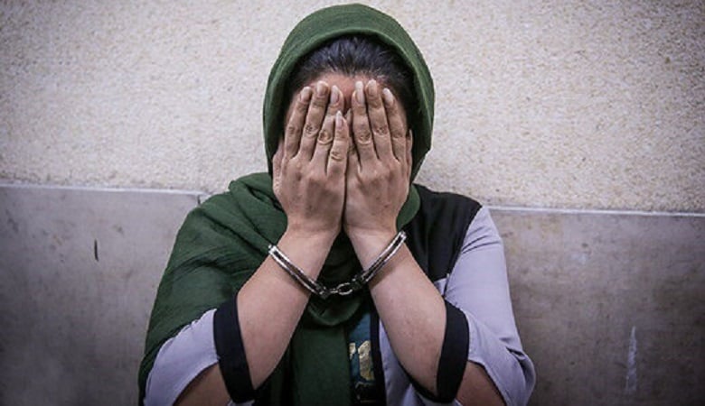 ویدئو/ سرقت عجیب مرغ و پنیر توسط دو خانم از سوپرمارکت!