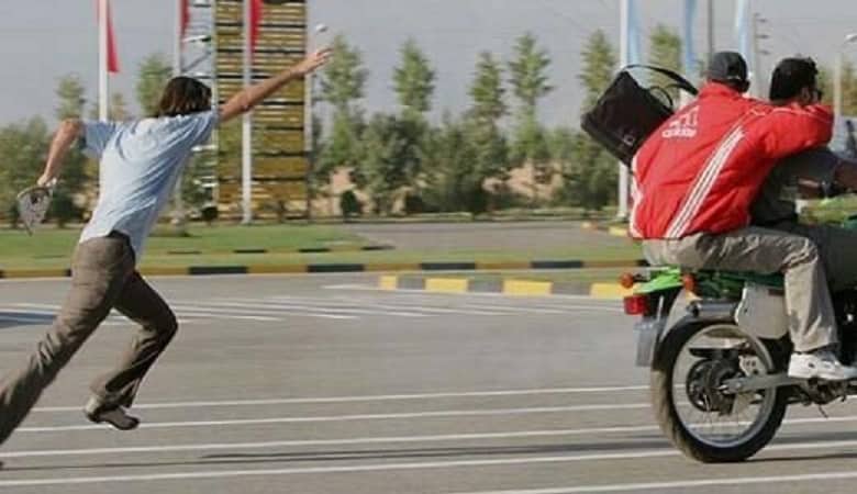 ویدئو/ لحظه زورگیری و سرقت از پیشکسوت استقلال و پرسپولیس در سعادت آباد