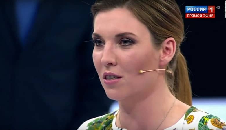 ویدئو/ حمله سگ به خانم خبرنگار هنگام تهیه گزارش