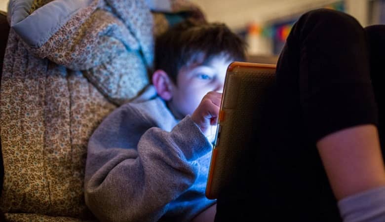 برخورد درست با کودکی که مستهجن دیده چیست؟