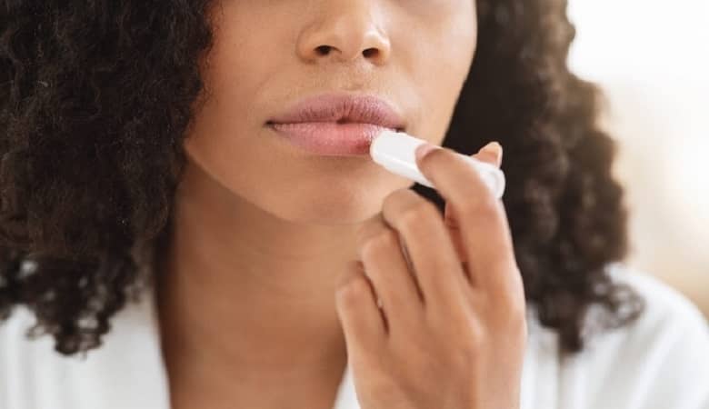 استفاده از “رژ لب” برای این افراد ممنوع!