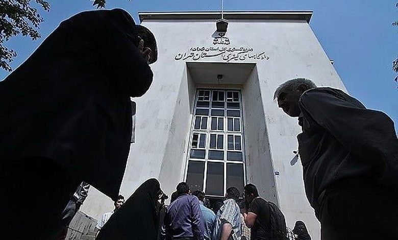مرد: زنم فقط نیمرو درست کردن بلد است! / زن: تو با دخترها برو کافه غذا بخور!