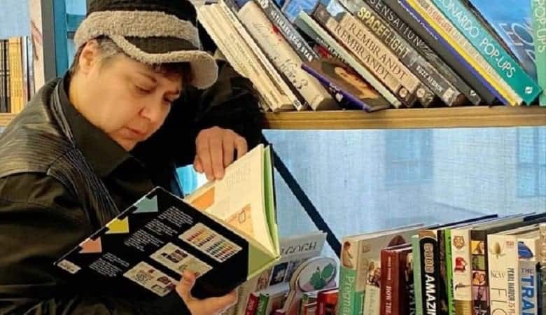 عکس/ مازیار لرستانی در کنار پدر قاضی و مادرش