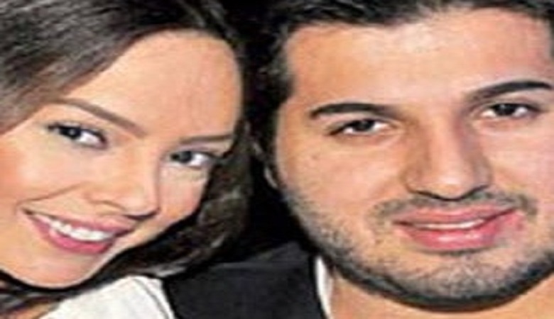 چهره باورنکردنی “ابرو گوندش” در خاکسپاری مادرش/ عکس