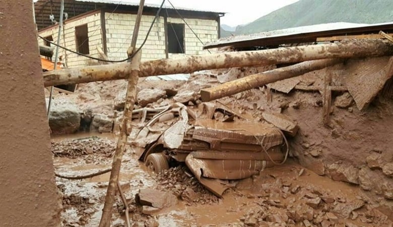 ویدئو/ دعای مرد گرفتار در سیل وحشتناک فیروزکوه به درگاه خداوند