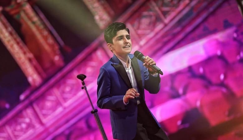 ویدئو/ حضور خانوادگی علی طولابی روی صحنه برنامه عصر جدید