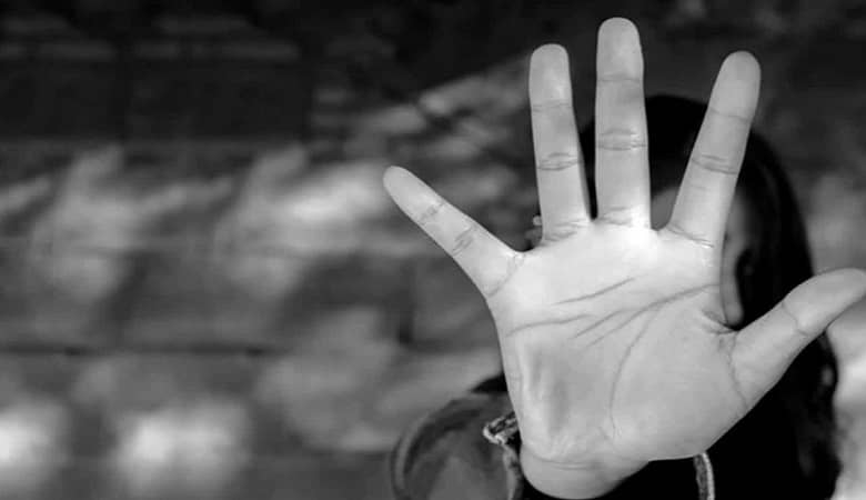 فاجعه ای وحشتناک/ معلم شیطان صفت به دانش آموزان خردسال رحم نکرد!