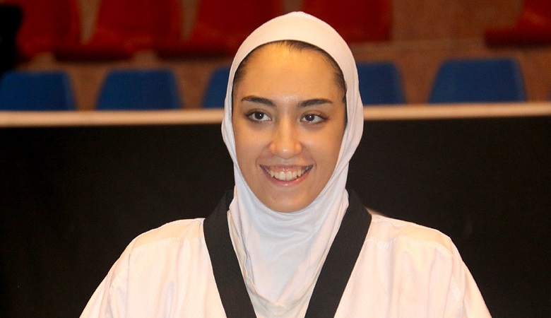 جنجال عکس یادگاری کیمیا علیزاده با خواننده لس آنجلسی/ تصویر