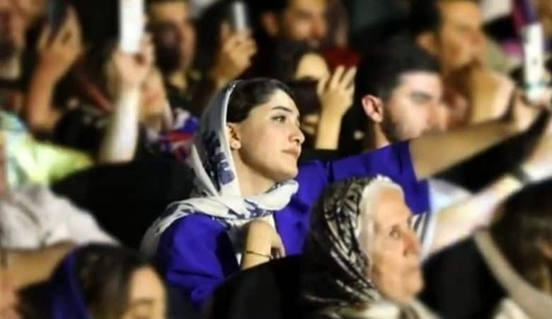 دخترِ گریانِ کنسرت رضا صادقی، در اصل شاخ اینستاگرامی بود!