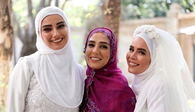 عکس/ وقتی نجلا و خواهر شوهرش به کلینیک زیبایی می‌روند!