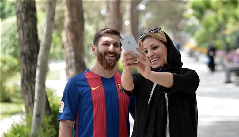 چرا ایرانی‌ها فیک‌هایی مثل هالک ایرانی و بدل مسی را دوست دارند؟