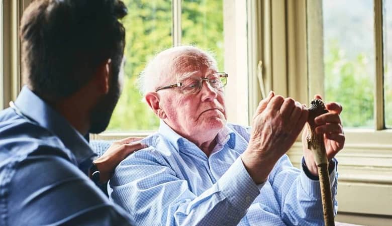 8 عادت اشتباه که به سرعت پیرتان می کند!