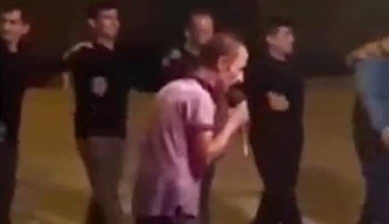 ویدئو/ نوحه خوانی سوزناک مرد معتاد اشک همه را درآورد!