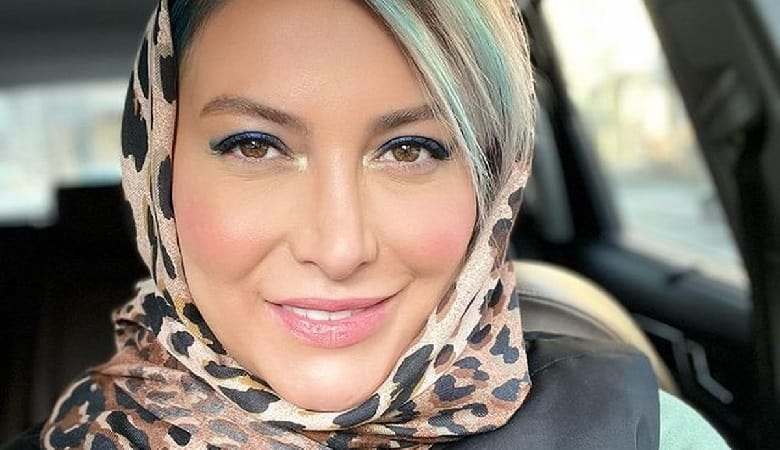 ویدئو/ چهره فوق برنزه فریبا نادری هنگام آواز خواندن!