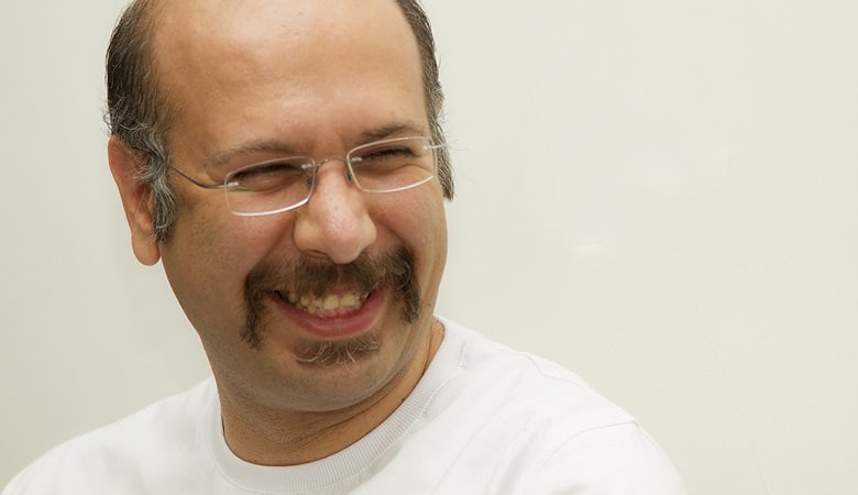 عکس زیرخاکی از صداپیشه جناب خان در جایی که باور نمی‌کنید!