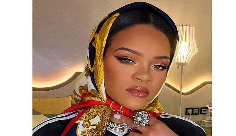 تصاویر/ جلب توجه سلبریتی سرشناس با روسری 12 میلیاردی!