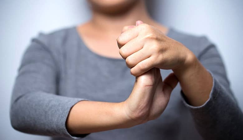 خواب رفتن دست و پا را جدی بگیرید!/ علت چیست؟