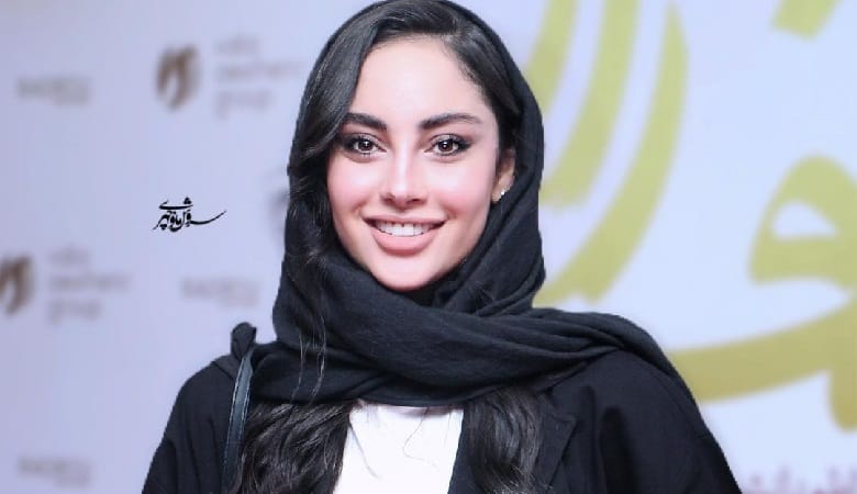 عکس/ ترلان پروانه و این بار تیپ ساده و کلاسیک!