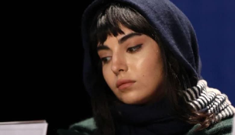 عکس/ مهشید جوادی ساندویچ دهه شصتی گاز زد!