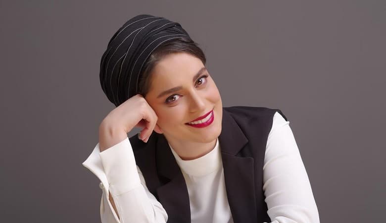 عکس/ خانم بازیگر آوازه خوان با تیپ راحتی