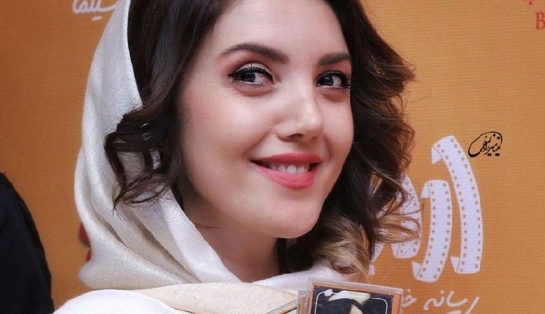 حجاب زیبایی چهره “خواننده ترک” را در ایران دو برابر کرد/ عکس