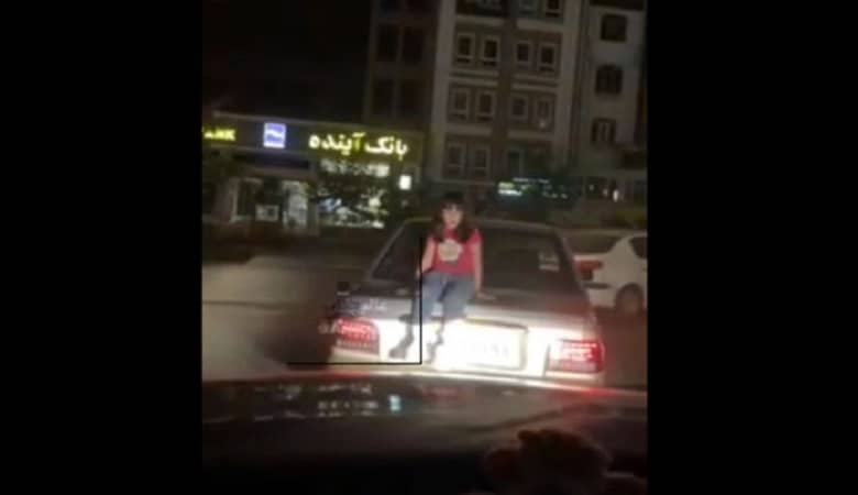 ویدئو/ رانندگی عجیب یک پدر بی مبالات جنجالی شد!