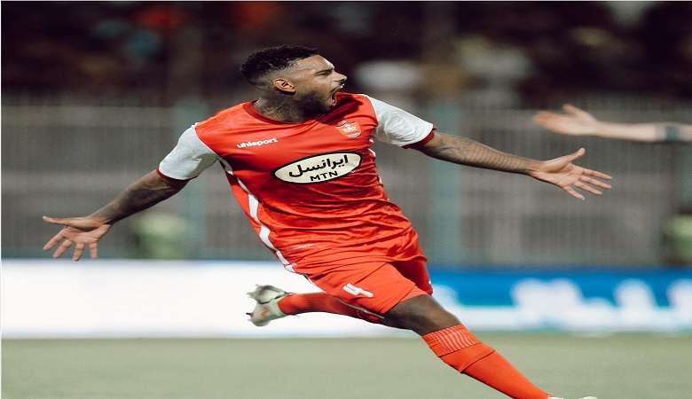 لوکادیا بازیکن پرسپولیس میلیونی شد/عکس