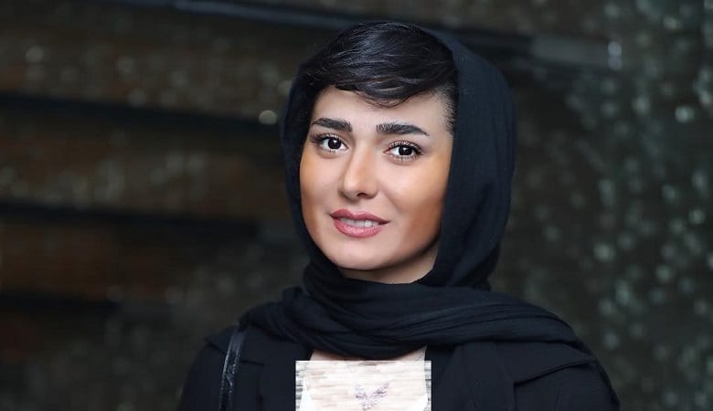 عکس/ تفریح جالب و بامزه مینا وحید و مادرش روی تالاب انزالی