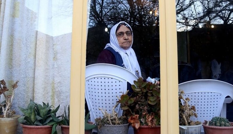 ویدئوی فوق احساسی و ناراحت کننده از مادری که پسرهایش او را رها کرده‌اند