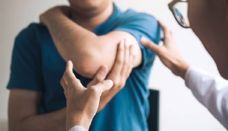 درد بازو را جدی بگیرید/ نشانه هشداردهنده یک بیماری خطرناک!