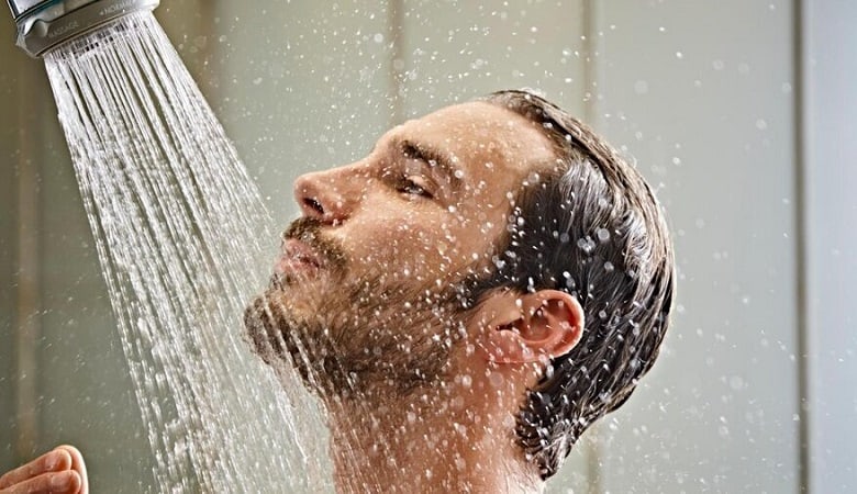 چرا زیر دوش نباید ادرار کرد؟
