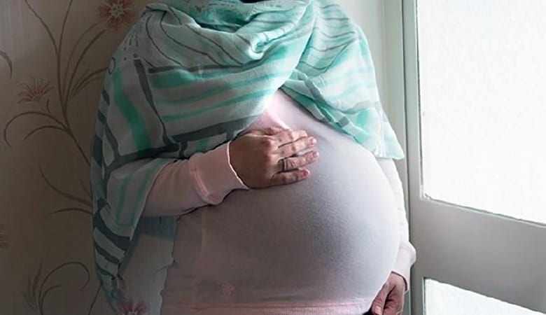 ماجرای دختر ۱۴ساله‌ای که از مردی متکدی باردار شد + عکس