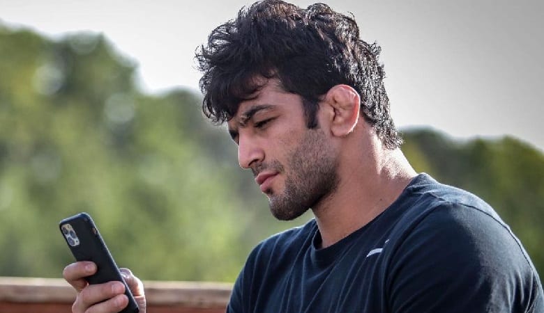 عکسی عجیب از ابراز علاقه بانوی کشتی گیر به حسن یزدانی