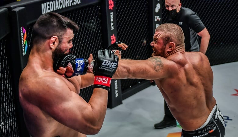 ویدئو/ تمسخر امیر علی اکبری توسط فایتر روس!