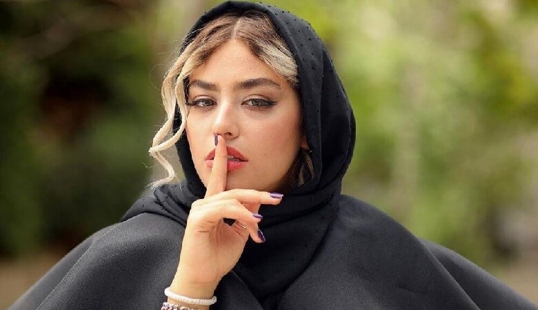 عکس/ خودنمایی ریحانه پارسا این بار با عینک های بزرگ و بدشکل!